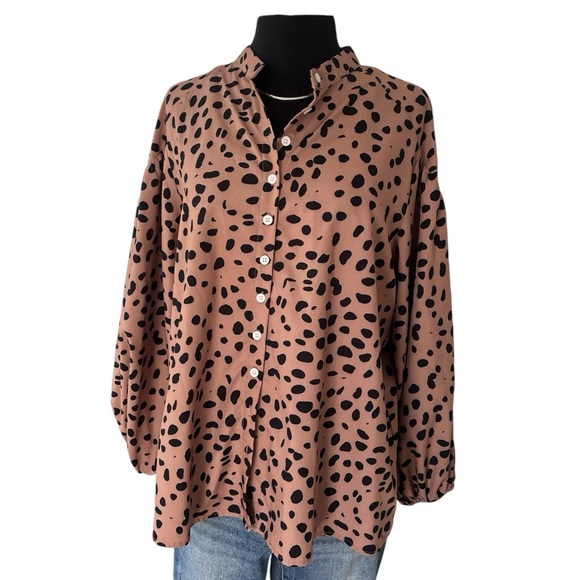 Tan and black cheetah print puff sleeve button down satin blouse M - Picture 3 of 11